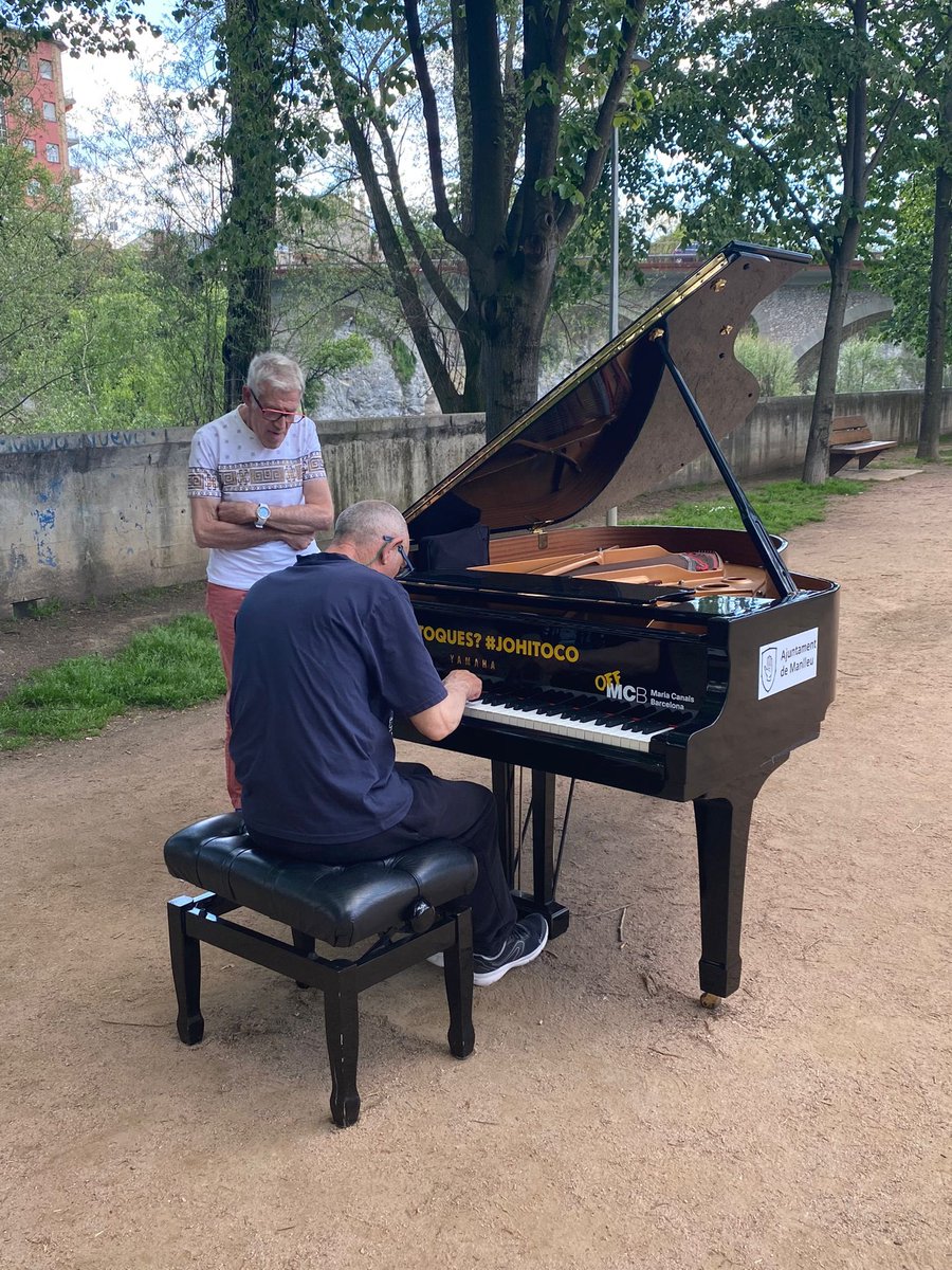 mariacanals_bcn's tweet photo. 🎶Engeguem la tarda amb més activitats!

🎹Avui el Maria Canals #PortaCua a #Manlleu.😍

#MCB #MariaCanals #OFFConcurs @ajManlleu @AmicsMusicaMan https://t.co/aLdgY2hSAE