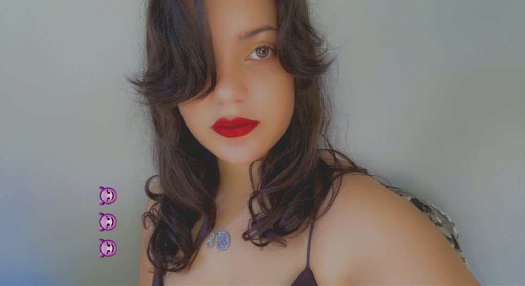 MadamSatan4's tweet photo. Jeez.. emo ari would be quacking rn… #SeniorWeek2K22 https://t.co/befu6x1KsD