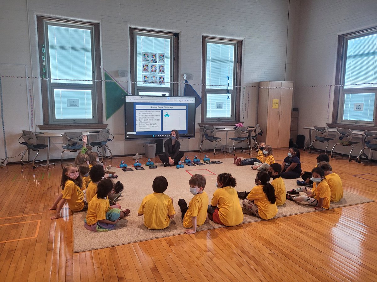 principallearns's tweet photo. I happened to visit Clifton Area Neighborhood School (CANS) this morning and they were celebrating #BetterWorldDay as one of 4 @ELeducation schools in @IamCPS. Their #WeAreCrew focus - Peace and Care as they prepared care pillowcases for #immigrants #LoveWhatIDo https://t.co/LRjqaVRpKH