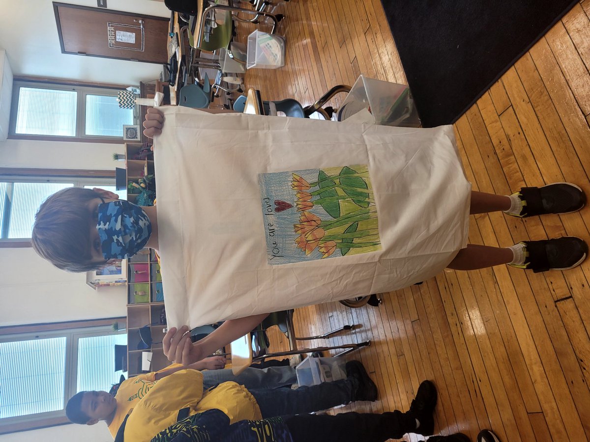 principallearns's tweet photo. I happened to visit Clifton Area Neighborhood School (CANS) this morning and they were celebrating #BetterWorldDay as one of 4 @ELeducation schools in @IamCPS. Their #WeAreCrew focus - Peace and Care as they prepared care pillowcases for #immigrants #LoveWhatIDo https://t.co/LRjqaVRpKH