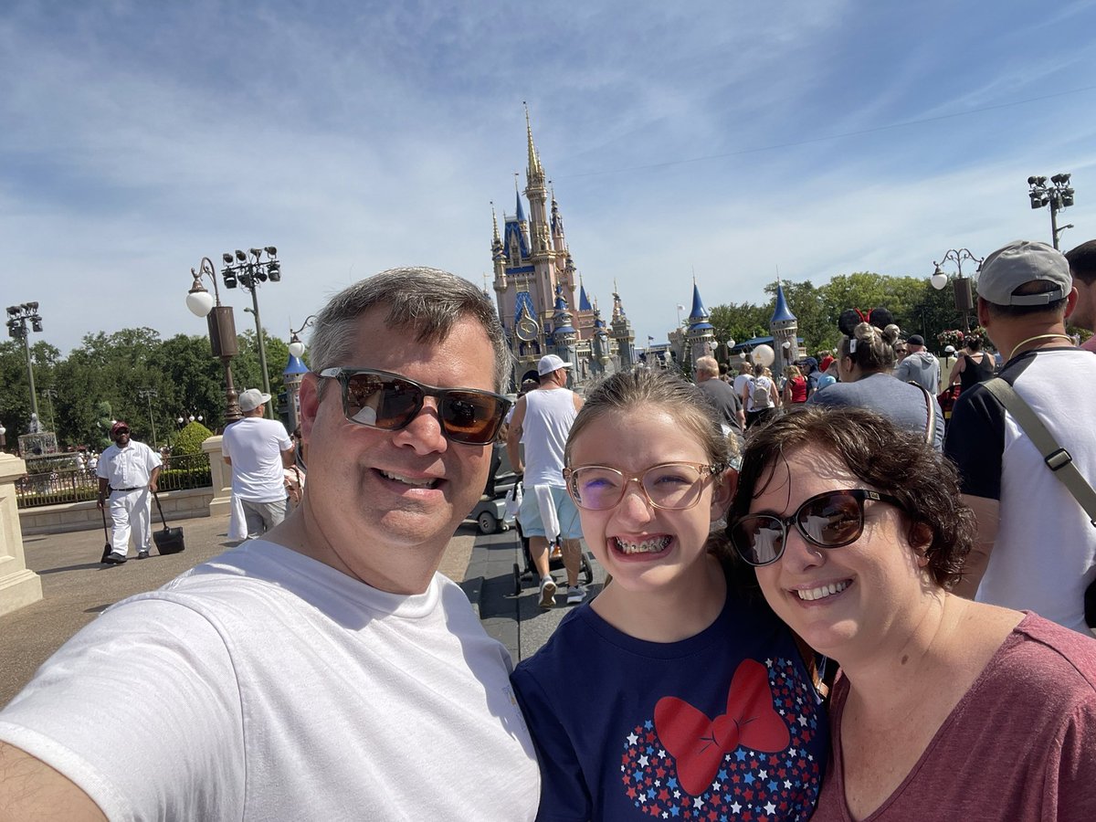 KevinSMason's tweet photo. We’re back @WaltDisneyWorld let’s do this Magic Kingdom. https://t.co/ogeAaxZEO9