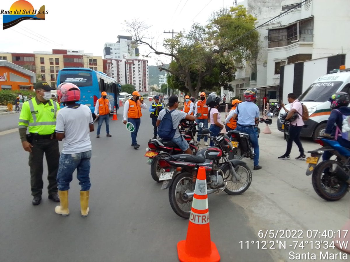 RUTADELSOLII's tweet photo. Iniciamos actividad de prevención vial en Santa Marta - Rodadero, donde tu prioridad es APASIONATE POR LA VIDA, en esta oportunidad los actores viales son los moto taxista y peatones.
RESPETANDO LAS SEÑALES DE TRANSITO TE APASIONAS DE TU VIDA... https://t.co/4Et0a8bwkE