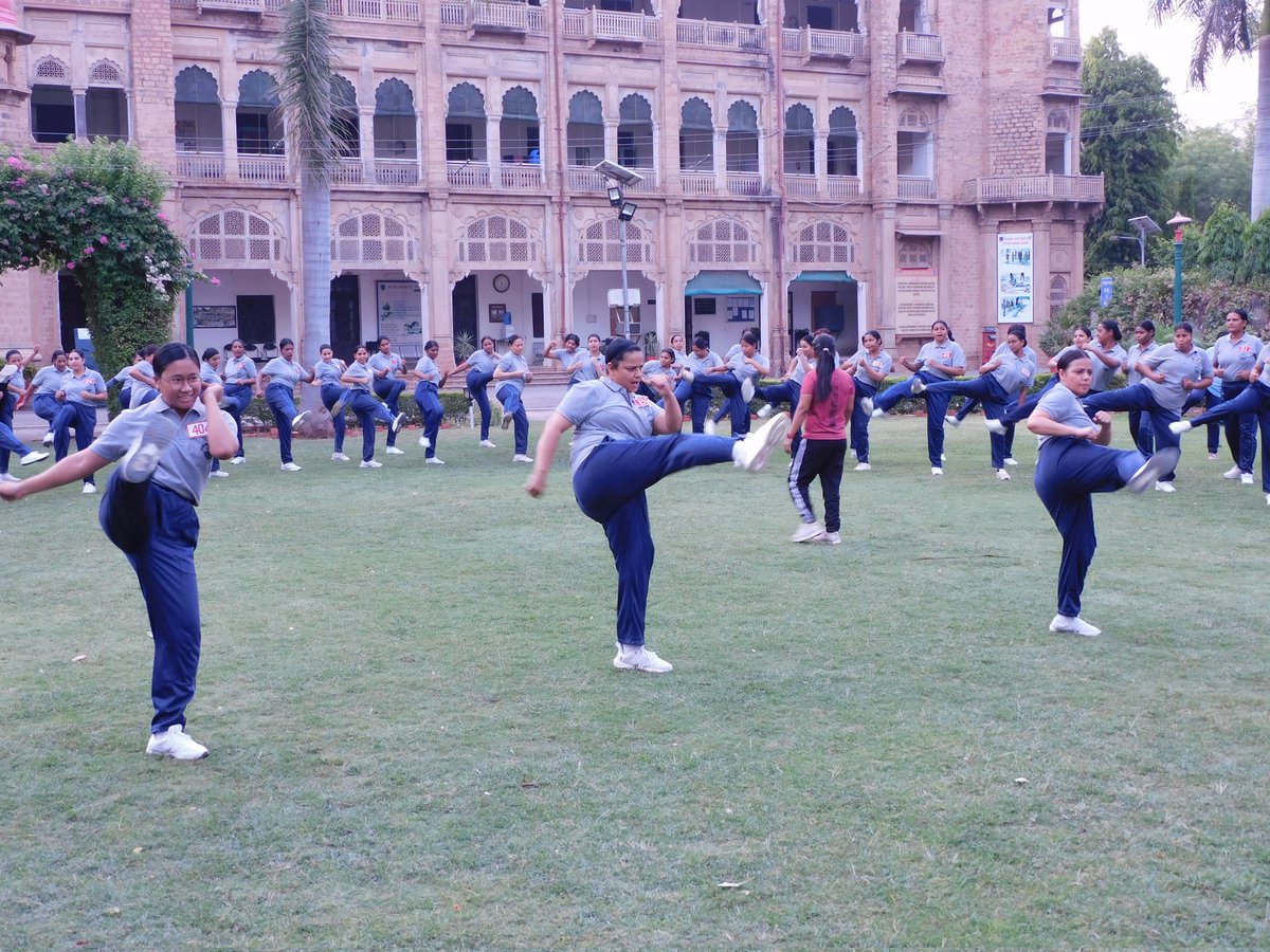 HQ_DG_NCC's tweet photo. #NationalCadetCorps trains more than 800 ANOs comprising more than 700 men and more than 100 women as instructors for training the cadets in various activities. 
@drajaykumar_ias
@SpokespersonMoD https://t.co/3bb9LmDC6J