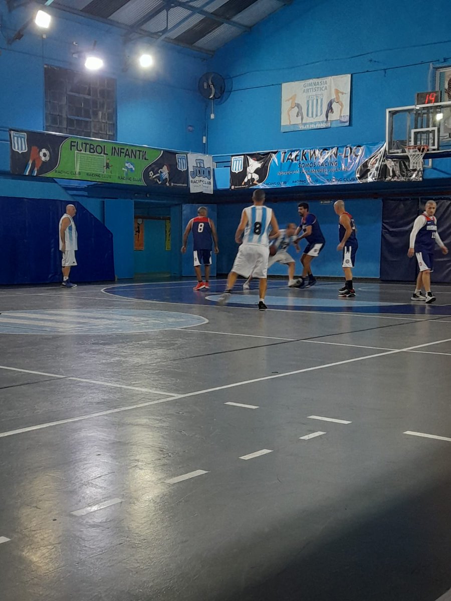#BasquetVDP 🏀🧑

Por la sexta fecha del Campeonato de ABA Máster+42, el equipo de <a href="/BasquetracingV/">BasquetRacing.Vdp</a> cayó 57-63 ante Náutico Buchardo en Villa del Parque.

#VamosRacing
#ElClubMasLindoDelMundo
#DeportesRacing