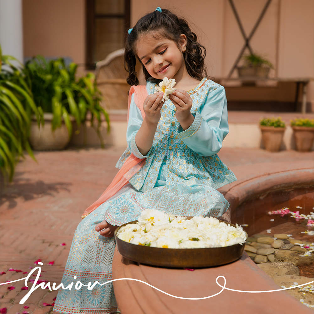 AureliaWoman1's tweet photo. Daughters love imitating their mothers. This #MothersDay, make your junior look like you with matching outfits from #Aurelia Girls Collection.
Walk into the nearest store or click https://t.co/FMh1cZLCUK to get this outfit.
#CatchingupWithMum #Mothersdaygift https://t.co/6nMEoIfZSq