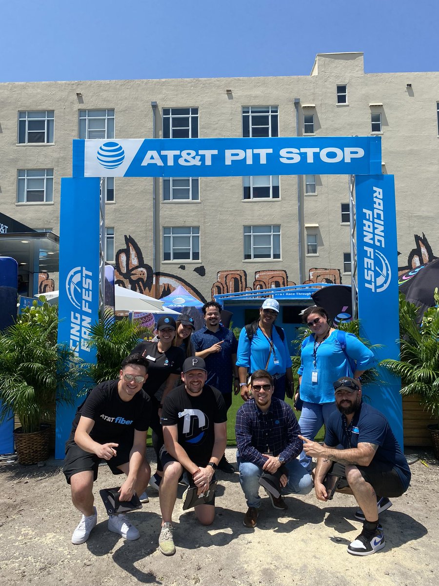 IHXGladiator305's tweet photo. Day 1 in the books for At&t at the F1 Fan Fest in Wynwood with an amazing group of Teams from different departments working together with 1 goal. To win the community. #OneFla #Att #conexion #ihx #fiberteam @m_romero28 @Andre_Riv3r0 @WillieLopez_ @jrluna11 @gm112h https://t.co/bIvvh68Ibn