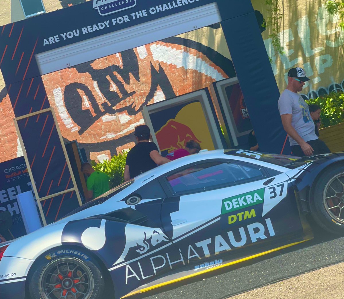 IHXGladiator305's tweet photo. Day 1 in the books for At&t at the F1 Fan Fest in Wynwood with an amazing group of Teams from different departments working together with 1 goal. To win the community. #OneFla #Att #conexion #ihx #fiberteam @m_romero28 @Andre_Riv3r0 @WillieLopez_ @jrluna11 @gm112h https://t.co/bIvvh68Ibn