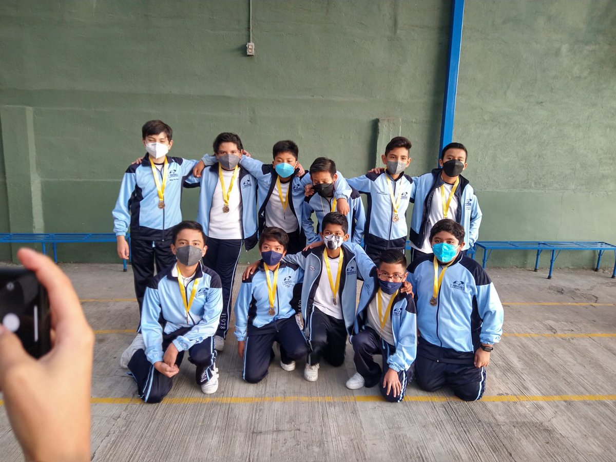 MayoralItxchel's tweet photo. Hoy nuestros alumnos fueron reconocidos por su participación en actividades deportivas puesto que el desarrollo integral implica cultivar la mente pero también el cuerpo https://t.co/ss2nbMHY62