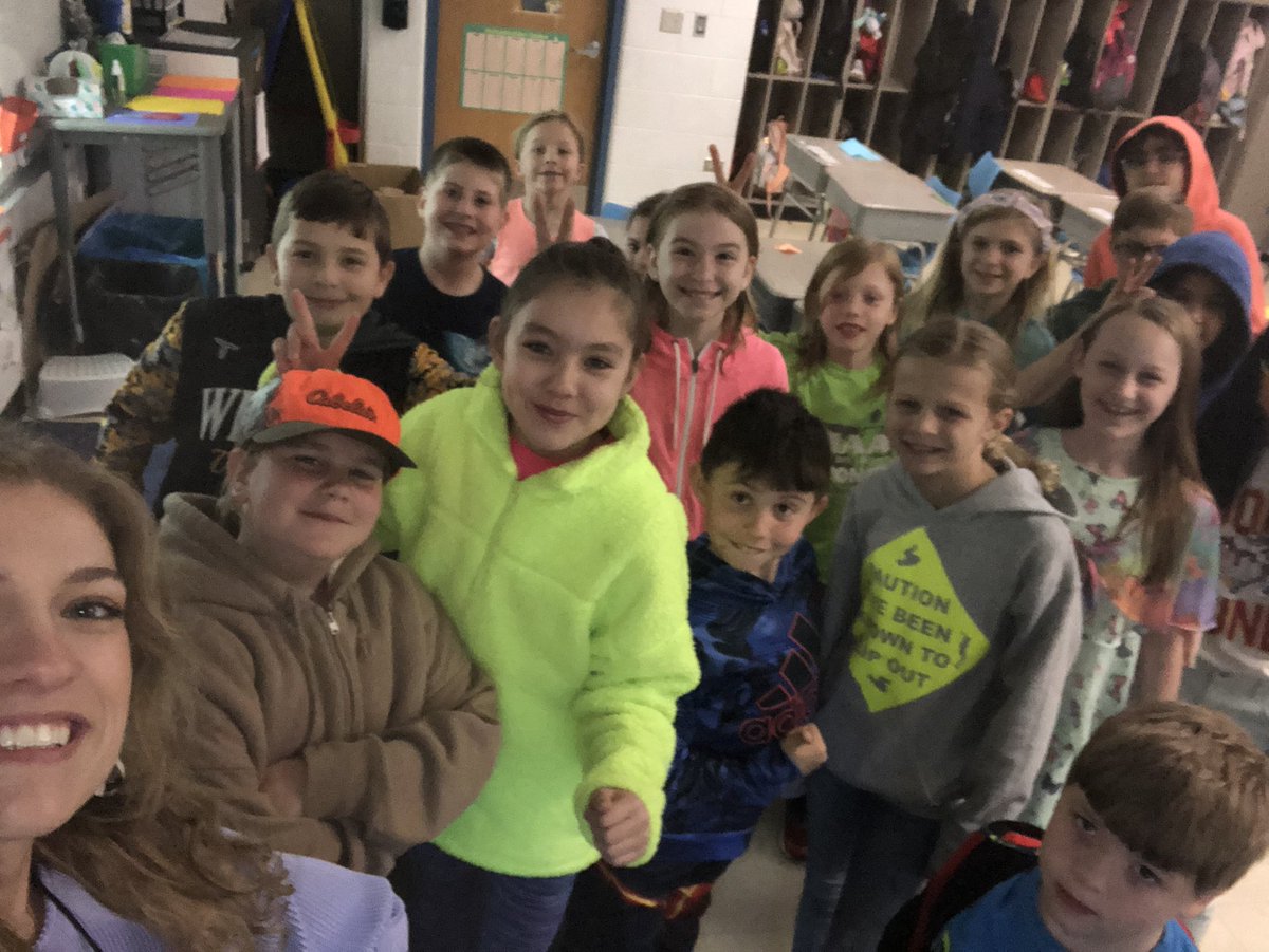MsKlingerr's tweet photo. Their futures are even brighter than the Neon outfits 😎 @VV_Voyagers https://t.co/XgnG5KyNcW