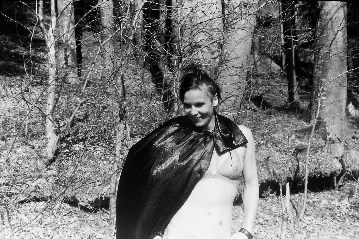 Weboodoo_net's tweet photo. Shooting portrait  dans la nature
Pellicule FOMAPAN 400
Modèle : Marie 
#lac #lake #witchcraft
#inkedgirls #blackandwhite 
#boudoir #beautiful #frenchgirl #photooftheday
#dedobjectif #noiretblanc #photo
#bnw #bnwphotography #weboodoo_photographies #rock
#fomapan400 https://t.co/q23F692Gi6