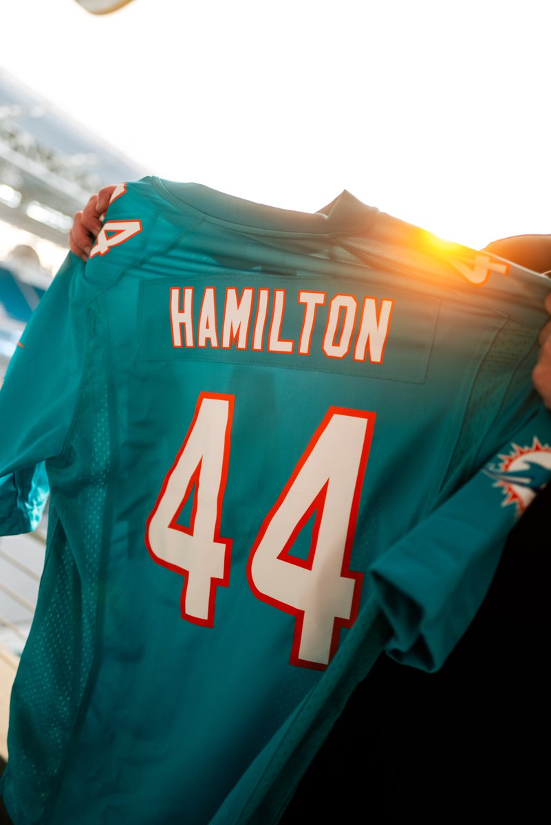 LewisHamilton's tweet photo. Miami ☀️🏝 https://t.co/Hx0tLcYTBX