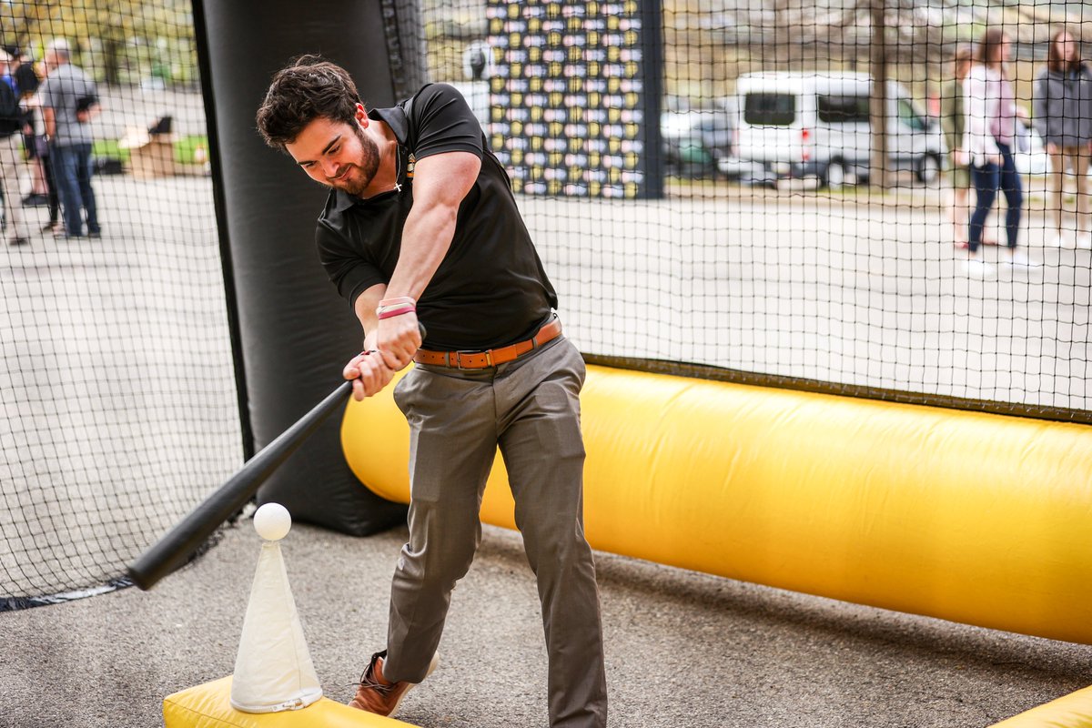 PiratesPartners's tweet photo. Yesterday we helped our corporate and community partner @FedEx Ground welcome employees back to the office.

FedEx Ground teammates were showered with Pirates memorabilia, tested their batting skills, and even got to run against the Pierogies! https://t.co/UIASDhRvZL