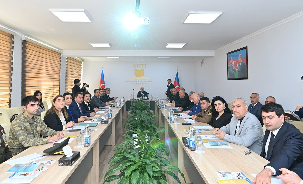 Partlayıcı sursatların təhlükəsinə dair maarifləndirmə üzrə "Metodiki Tövsiyələr" nəşrinin təqdimatı keçirilib
#TəhsilNazirliyi #EduAz #ARTİ #Təqdimat
bit.ly/3yfUocM