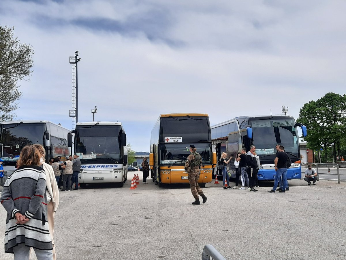 agesci_protciv's tweet photo. 🇮🇹🤝🇺🇦
...altro turno, altro team, ma stessa "mission" ... ❤
Continua il servizio di accoglienza per i rifugiati provenienti dall'Ucraina a #Fernetti (TS), al confine con la Slovenia@
#CRI #PXP #CIVES #ASProC
#emergenzaucraina
@DPCgov
@agesci
@agesciPE https://t.co/h2amyI0eRk