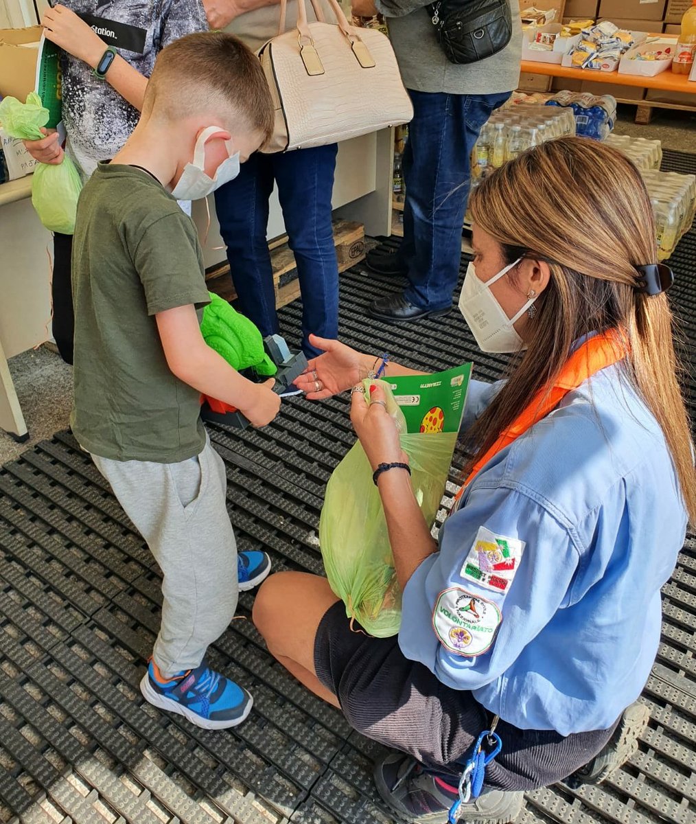 agesci_protciv's tweet photo. 🇮🇹🤝🇺🇦
...altro turno, altro team, ma stessa "mission" ... ❤
Continua il servizio di accoglienza per i rifugiati provenienti dall'Ucraina a #Fernetti (TS), al confine con la Slovenia@
#CRI #PXP #CIVES #ASProC
#emergenzaucraina
@DPCgov
@agesci
@agesciPE https://t.co/h2amyI0eRk