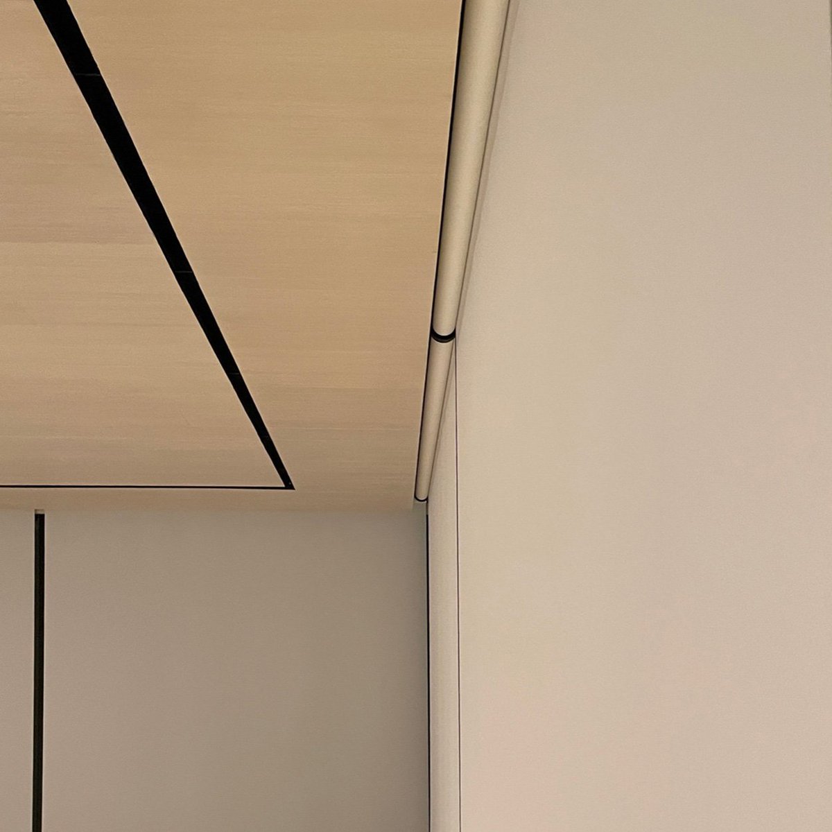 InceptionShades's tweet photo. Attractive shades don't need a cover. #interiordesign #architecture #architecturaldesign #avtweeps https://t.co/vlPhQX1SVJ