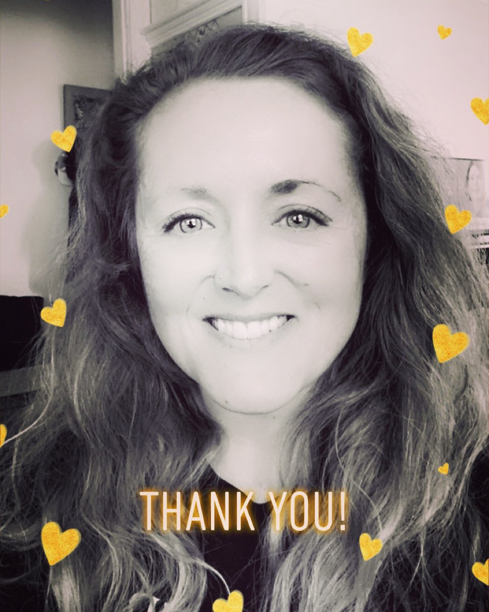 alisonhession's tweet photo. Kicking off #nursesweek with a thank you selfie. Thank you to all the #nurses out there and all the nurses in my life. Especially the nurses in my life because I’m certain I’ve called each of you at least once with medically themed questions 😜😎🤓 https://t.co/3A0hNLyA06