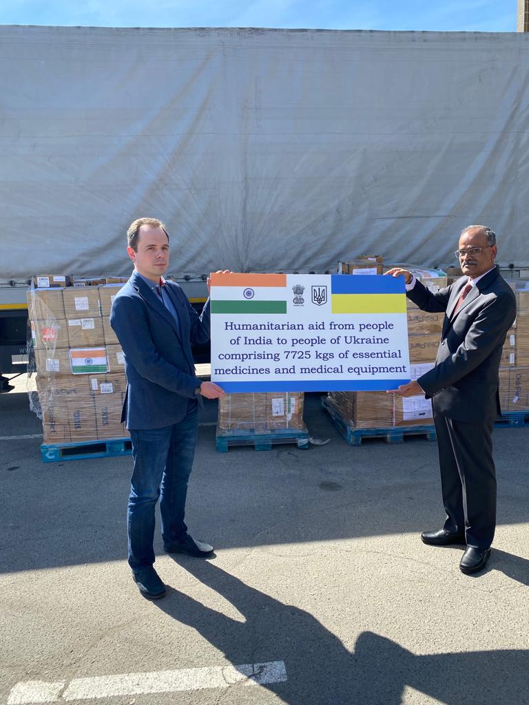 India in Ukraine (@indiainukraine) on Twitter photo Newly appointed Amb <a href="/IndiainUkraine/">India in Ukraine</a> Harsh Kumar Jain handed over 7,725 kg of humanitarian aid comprising of essential medicines and medical equipment to H.E Oleksii Yaremenko, Deputy Minister of Health of #Ukraine in-charge of Humanitarian Aid and EU Integration. Newly appointed Amb <a href="/IndiainUkraine/">India in Ukraine</a> Harsh Kumar Jain handed over 7,725 kg of humanitarian aid comprising of essential medicines and medical equipment to H.E Oleksii Yaremenko, Deputy Minister of Health of #Ukraine in-charge of Humanitarian Aid and EU Integration.