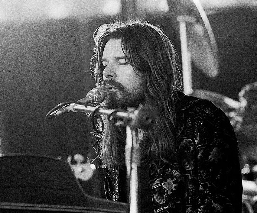 Happy birthday  BOB SEGER!
May 6, 1945 77 