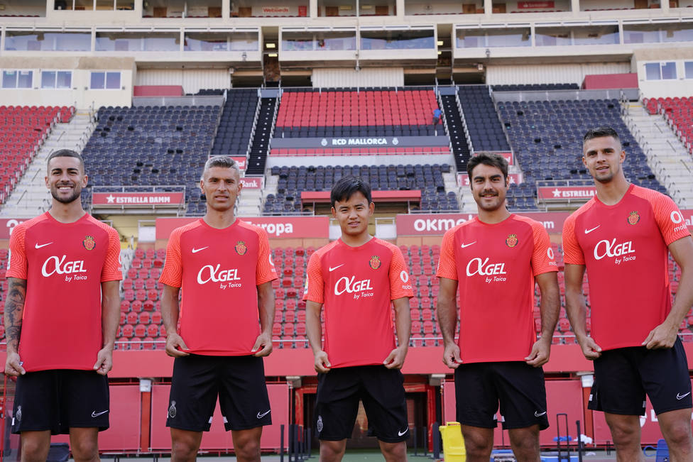 SERdepbaleares's tweet image. Último sorteo de camisetas en Ser Dep Baleares‼️

🥳 Este mes de mayo sorteamos la camiseta del 
@RCD_Mallorca 👏

Para participar:

💻 Sigue nuestra cuenta de twitter.

✍️ Haz un retweet y dinos qué jugador quieres que te firme la 👕

SORTEO FINAL DE MES