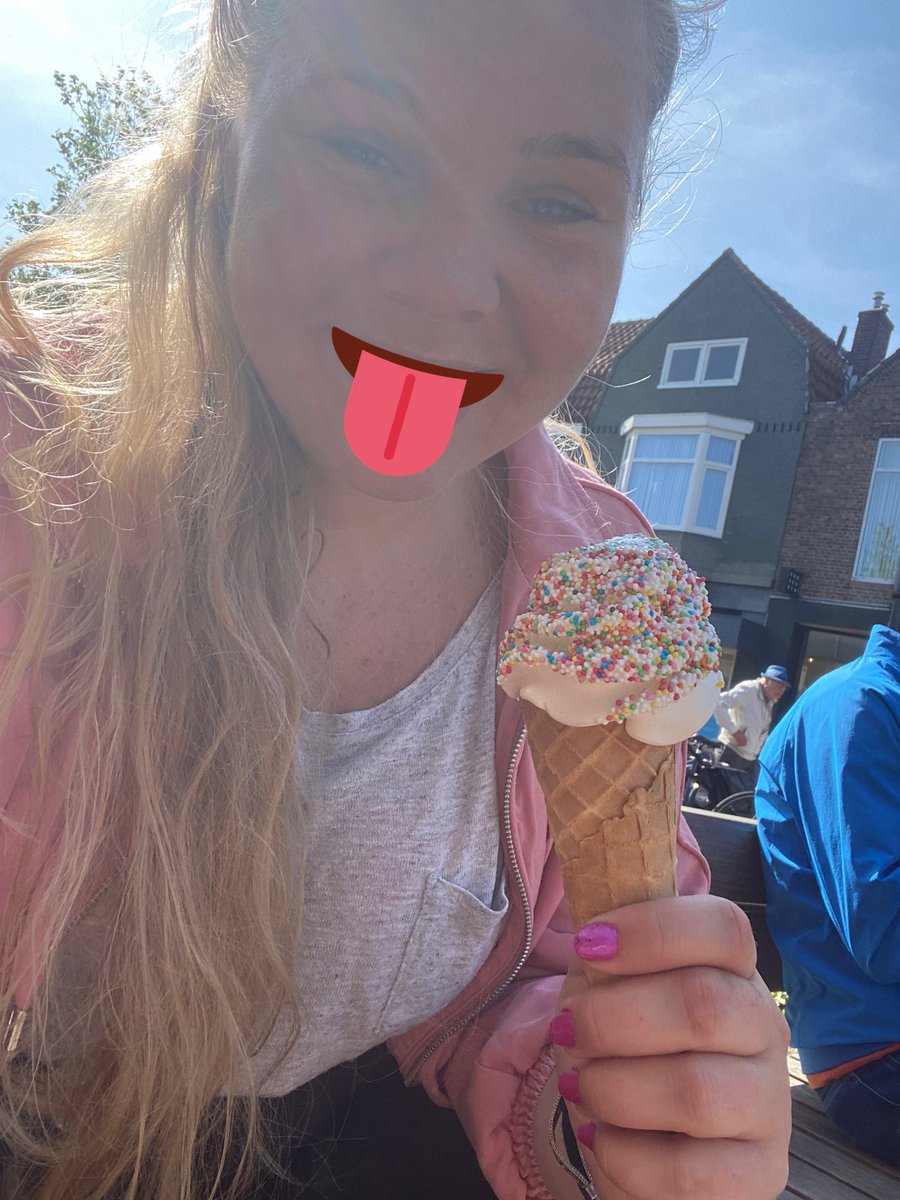 _Innerworld__'s tweet photo. Je bent nooit te oud voor ijs met spikkels, if u ask me π¦ #summerfeeling #ijs #spikkels #discodip https://t.co/T7IN5ymz5Q