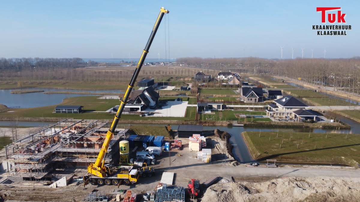 tukkraanverhuur's tweet photo. Vanuit de lucht met Gertjan Van Wijgerden.

Onze Liebherr staat hier in onze mooie polder werkzaamheden te verrichten voor een van onze trouwe klanten.

Gertjan, bedankt!

Fijn weekend allemaal!

#Tuk #TakelTuk #TukKraanverhuur #Liebherr #LTM1100 #trouweklant #fijneopdrachtgever https://t.co/kLQM4aWH5t