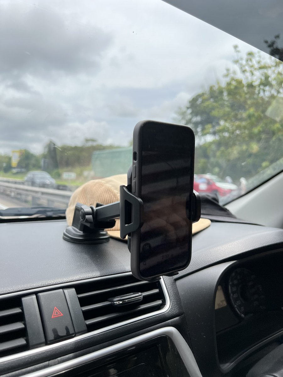 najihahshahrel's tweet photo. I dah try banyak car phone holder tapi semua rosak and cepat patah. Phone berat sangat.

Then I jumpa brand ni dekat Lowyat. 

Function gila and paling penting, boleh hold berat iphone 13 pro max without jatuh kebawah or bengkok. Steady. 

Harga RM24.90 saja. Recommended https://t.co/YUdyOMXqpt