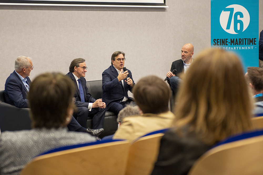 CeacomLeHavre's tweet photo. Retour en images du forum #emploi 76 organisé par la @seinemaritime et le @HAC_Foot au @StadeOceane hier.
Une initiative #ToutPourlEmploi à saluer et à réitérer avec nos partenaires Sim Emploi 76, @SamsicEmploi ,@mllehavre, @Poleemploi_Ndie, @ManpowerFrance, @fodeno et Crit. https://t.co/pf036xjFxA