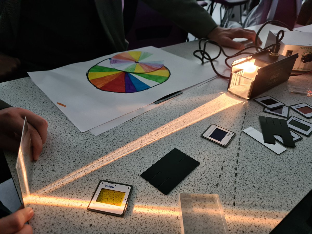 RhylHigh's tweet photo. Year 7 children investigating light using Ray boxes 💜 #GoodBraveHealthyHappy https://t.co/MlB87qdBch