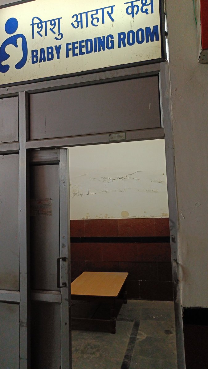 Brijesh31K's tweet photo. @RailMinIndia @NWRailways @AshwiniVaishnaw 
Poor baby feeding cabin at rewari junction ..and lock female waiting room...face to  lot problem at rewari junction with my family https://t.co/vmrBqiosoE