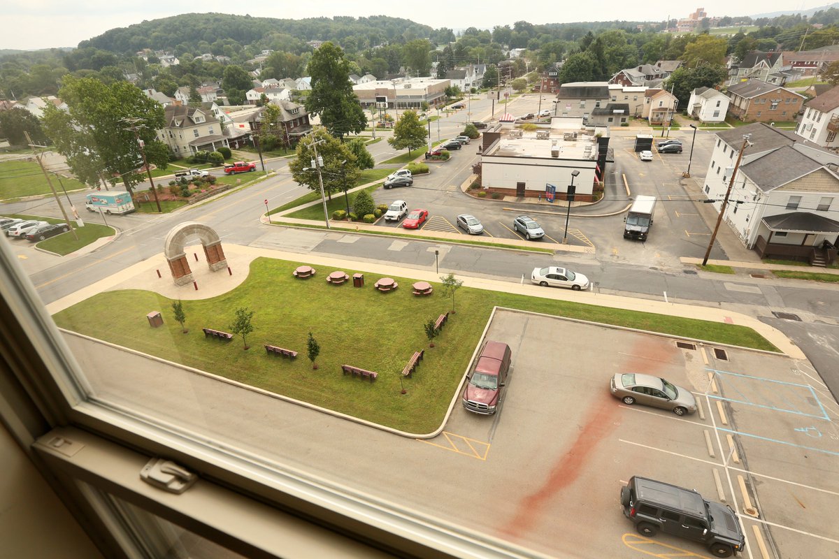 PhillySquare's tweet photo. Rain rain go away! What better way to spend a rainy day than touring one of our 7 different locations. Whether you’re looking to be steps away from IUP’s campus or closer to Indiana’s downtown, we have something for everyone. Grab your umbrella and give us a call at 724-349-0462. https://t.co/VFTdYNSBWz