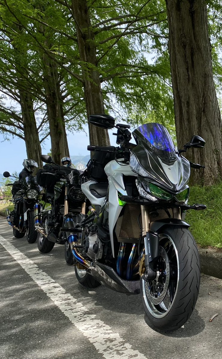 Z1000S_R_C's tweet photo. ツーリング３日目終了！
ずっと行きたかったメタセコイヤ並木に感激
昼頃から４００㌔走って無事帰宅
初めて一度のツーリングで1000キロ超えた https://t.co/ES0TFkkv95