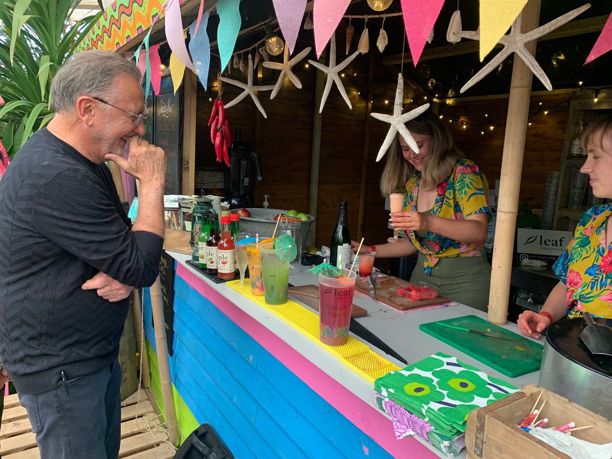 LeafCreativeUK's tweet photo. Advice from the master. @raymondblanc supervising a champagne with fresh raspberry and strawberry blitz in our #welcometothejungle bar.
#rhsmalvern #houseplants #leafcreative https://t.co/dWFEbU7WRM