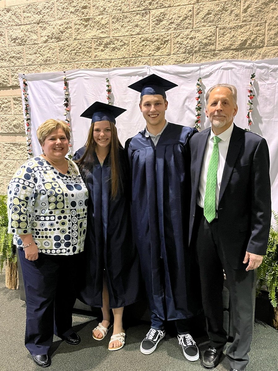 JindaParkowski's tweet photo. Proud to award these Seniors
The Parkowski Family/Elevate Mental Health Awareness scholarship last night!  
@MarkusCriswell @emmanavratil @OFHSLeoSpagnola @OFCSSuper @OFCSDistrict @OFfootball1 @OfSoftball  @ofhsbulldogs @ofhsalumni @OFHSCounselors @LParkowski @AndrewParkowski https://t.co/255IAsvbWE