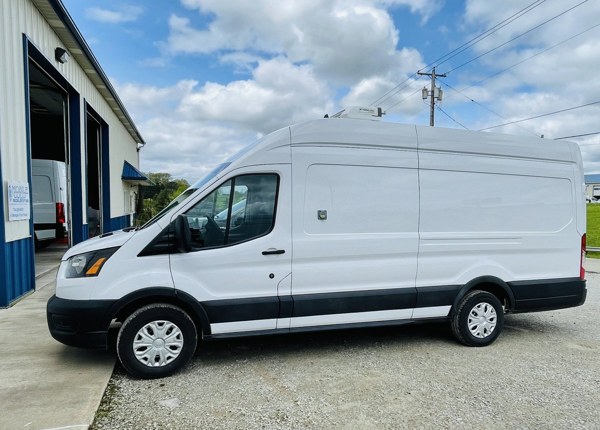 MobileColdSol's tweet image. Another @Ford Transit 148” extended wheelbase T350 cargo van upfit with our insulation package and a @thermoking V320 refrigeration unit with electric standby. Aluminum tread plate floor, LED lighting package, 2 rows e-track.