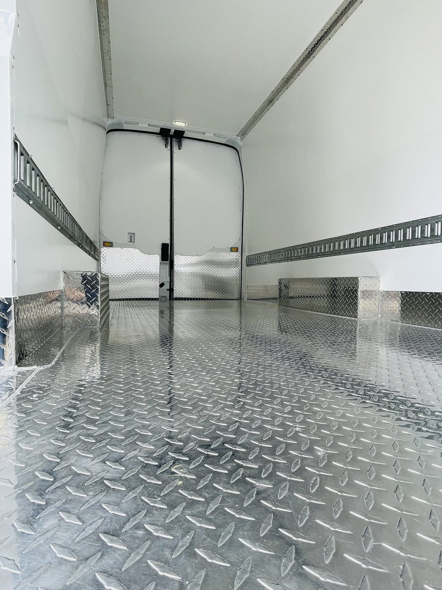MobileColdSol's tweet image. Another @Ford Transit 148” extended wheelbase T350 cargo van upfit with our insulation package and a @thermoking V320 refrigeration unit with electric standby. Aluminum tread plate floor, LED lighting package, 2 rows e-track.