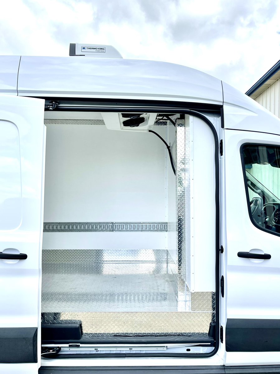 MobileColdSol's tweet image. Another @Ford Transit 148” extended wheelbase T350 cargo van upfit with our insulation package and a @thermoking V320 refrigeration unit with electric standby. Aluminum tread plate floor, LED lighting package, 2 rows e-track.
