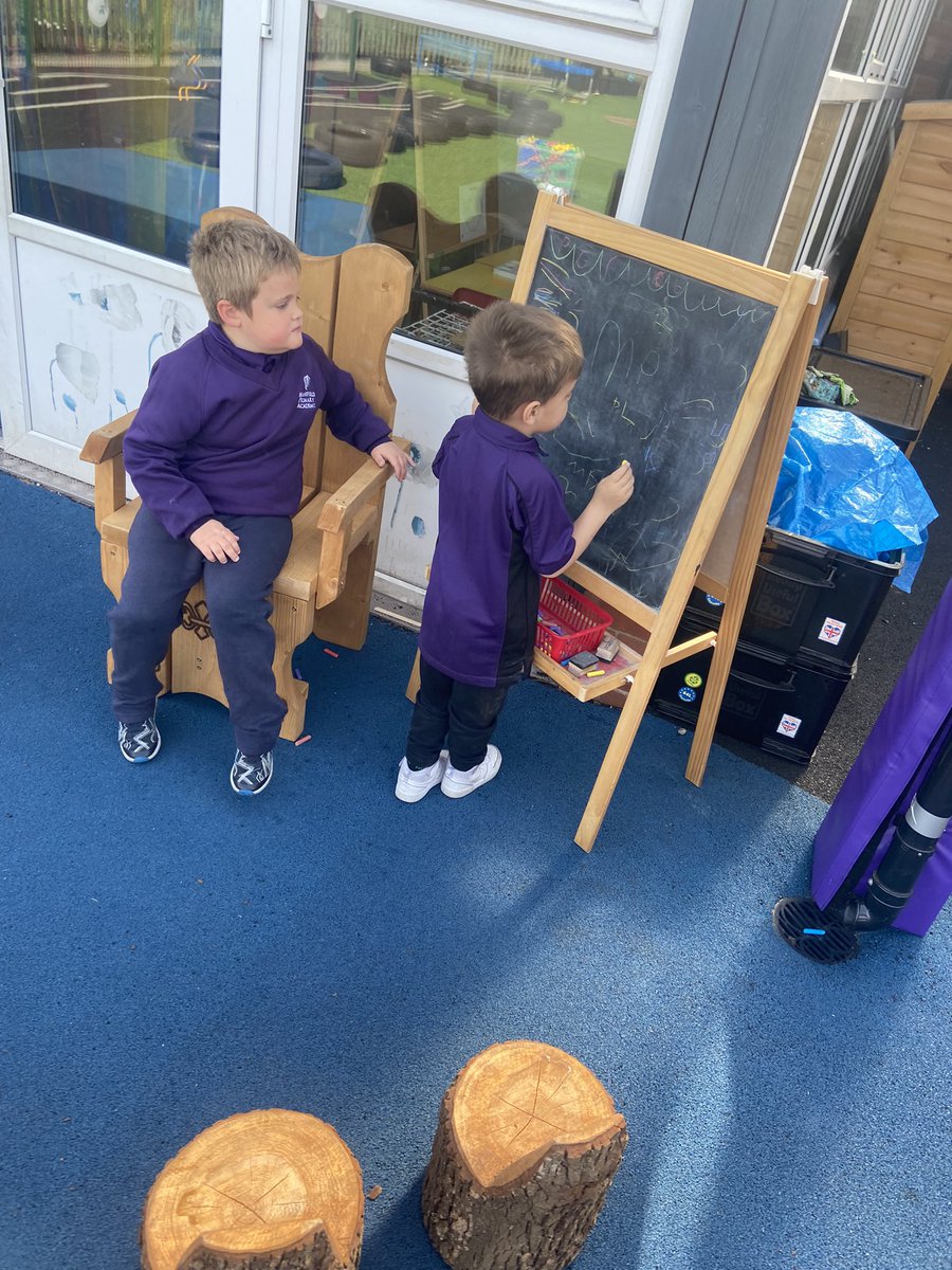 MansfieldGAT's tweet photo. We have been enjoying our outdoor classroom in the sunshine today. Mr Jane came to join in the fun #reading #writing #teamwork #turntaking #communicationandlanguage https://t.co/TAr5Li8fKS