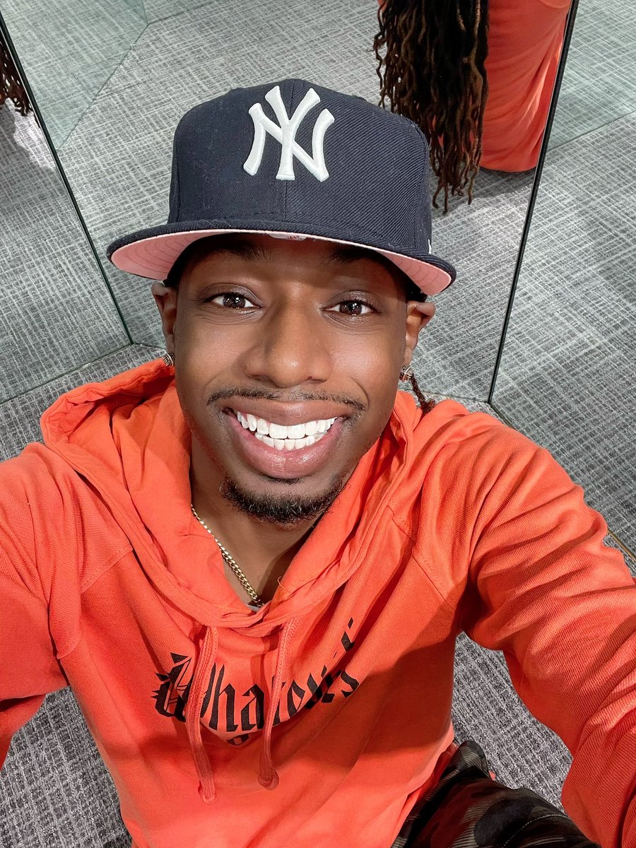 Ikaika_dbl's tweet photo. #WorkersDay #tgif #fashion #fashionsistrict #style #menswear #techdesigner #blackdesignersmatter https://t.co/SmL9oEwaj8