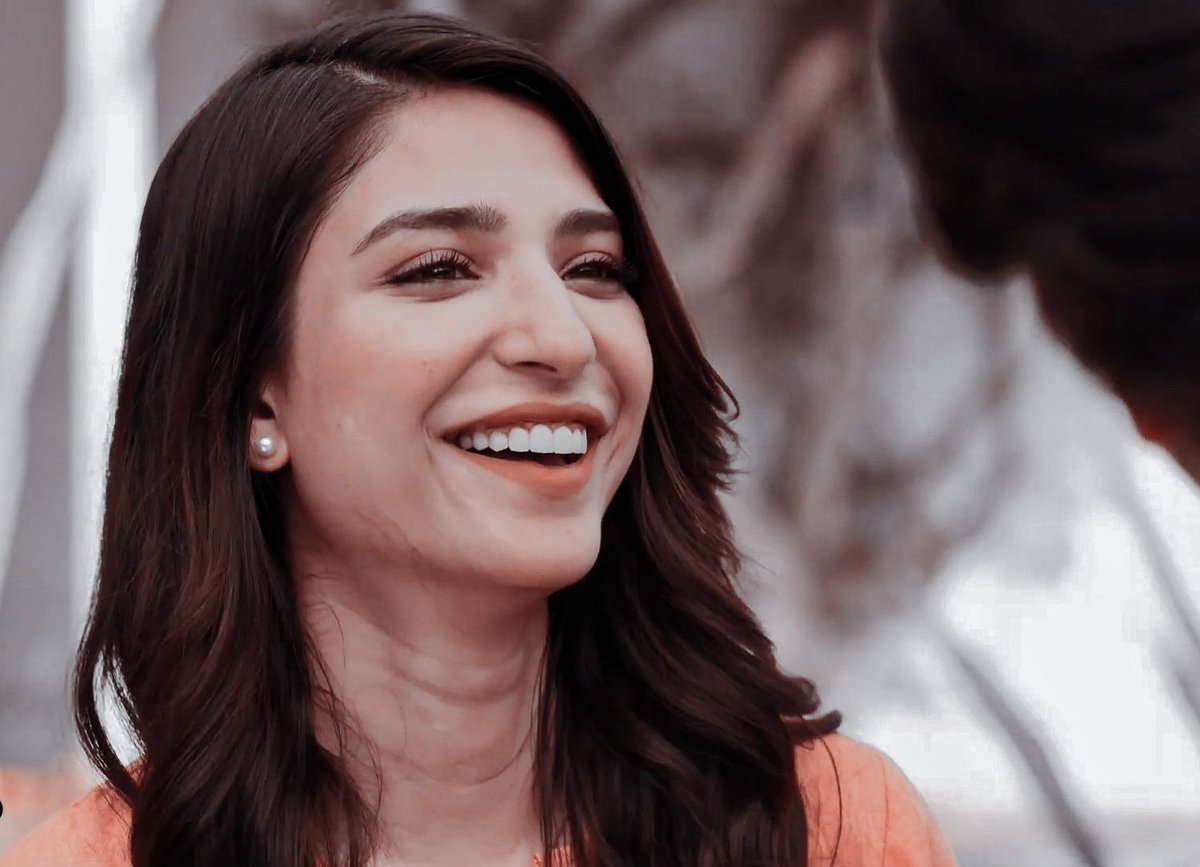 itsmemalakkk's tweet photo. "jo ladkiyan iss adam khor pay marti haina wou mar hi jaye tou acha hai"

also neha:

#humtum https://t.co/W4eSWZ42ZE