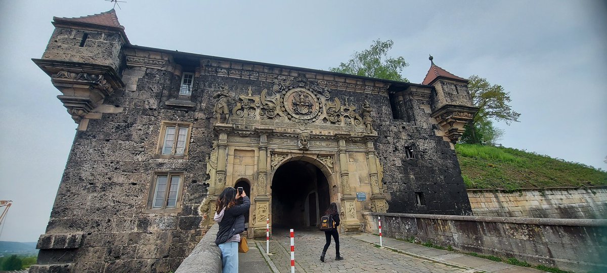 _Laurotah's tweet photo. de excursión en Tübingen! aunque el día estaba un poco oscuro, por suerte hemos podido dar un paseo sin lluvia ☺ #KA1EOIAlcalá #MiErasmusPlus @alcalaidiomas https://t.co/aZTL2zsfWt