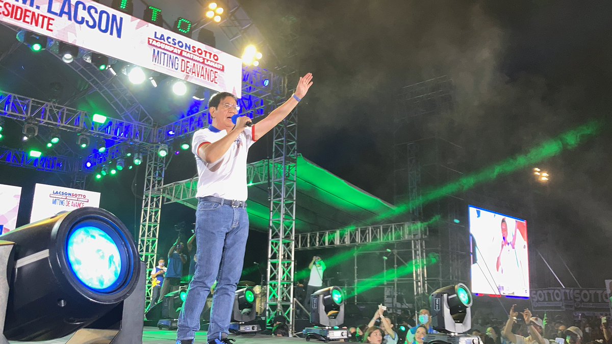 gmanews's tweet photo. Isinagawa nina presidential candidate Sen. @iampinglacson at ka-tandem niyang si Senate President @sotto_tito ang kanilang miting de avance sa Carmona, Cavite ngayong gabi. #Eleksyon2022 | via @HanaBordey, GMA News Online https://t.co/askJAYNQHv
