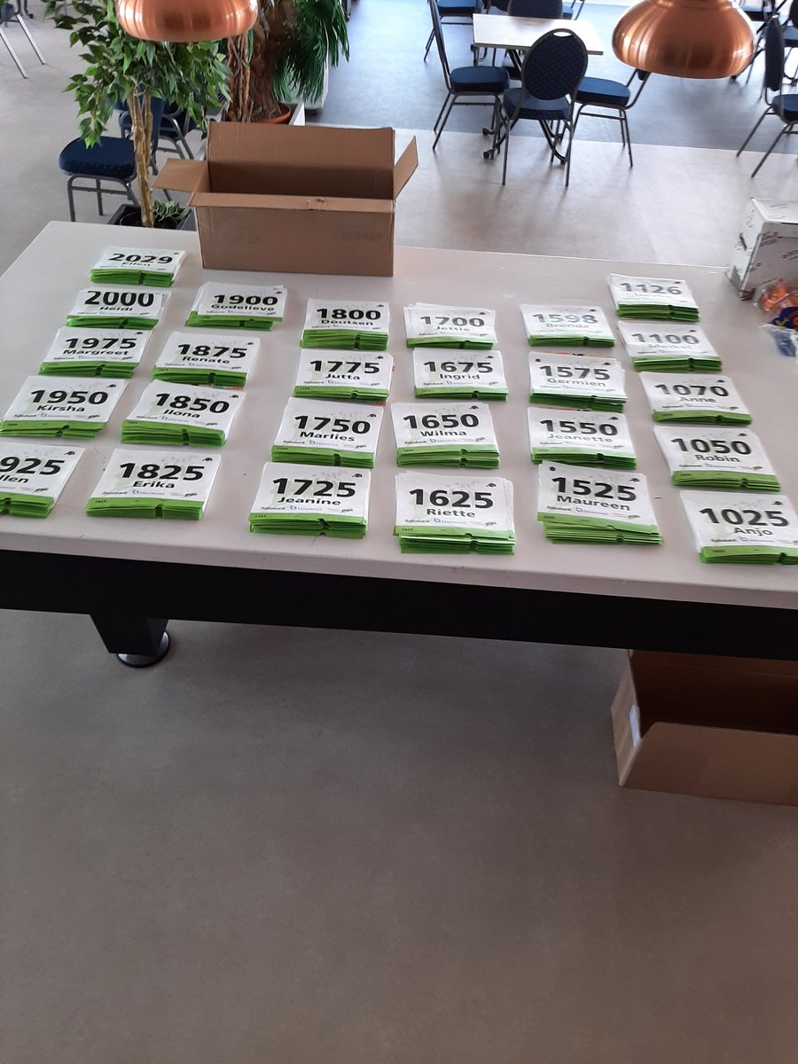 NicoKropman's tweet photo. Startnummers inpakken voor Station tot Station Loop. #stationloop #hardlopen #AU #levendevrijwilligers https://t.co/BRbbKp1DWj
