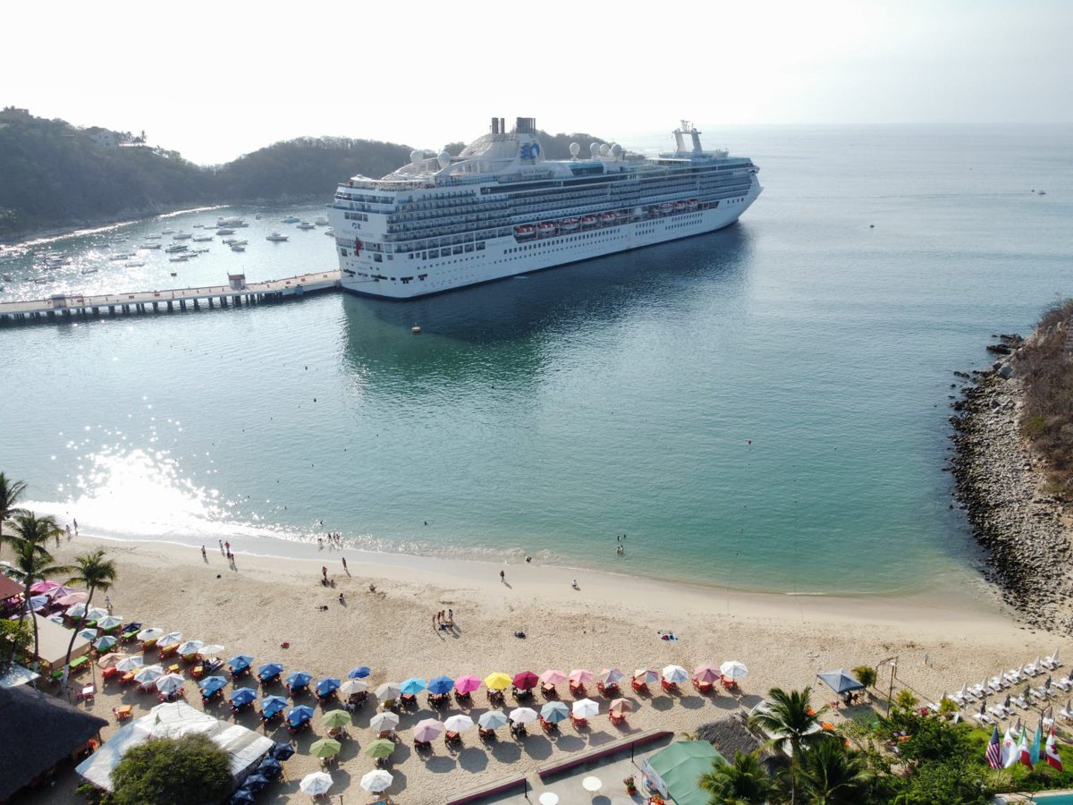 PpFigueroaH's tweet photo. 1/3
Hoy arribó al puerto de Santa Cruz #Huatulco, el crucero Island Princess de la naviera @PrincessCruises, con bandera de Las Bermudas.

@webcamsdemexico @PPHOAX @GMRMexico @AMAVCostaOax @LETISIMO @huatulcohotels @Visita_Huatulco @aragonhuatulco @JuanCRiveraC @Quadratinoaxaca https://t.co/TKujKhARTE