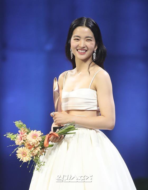 Fencer Na Hee Do              Actress Kim Taeri