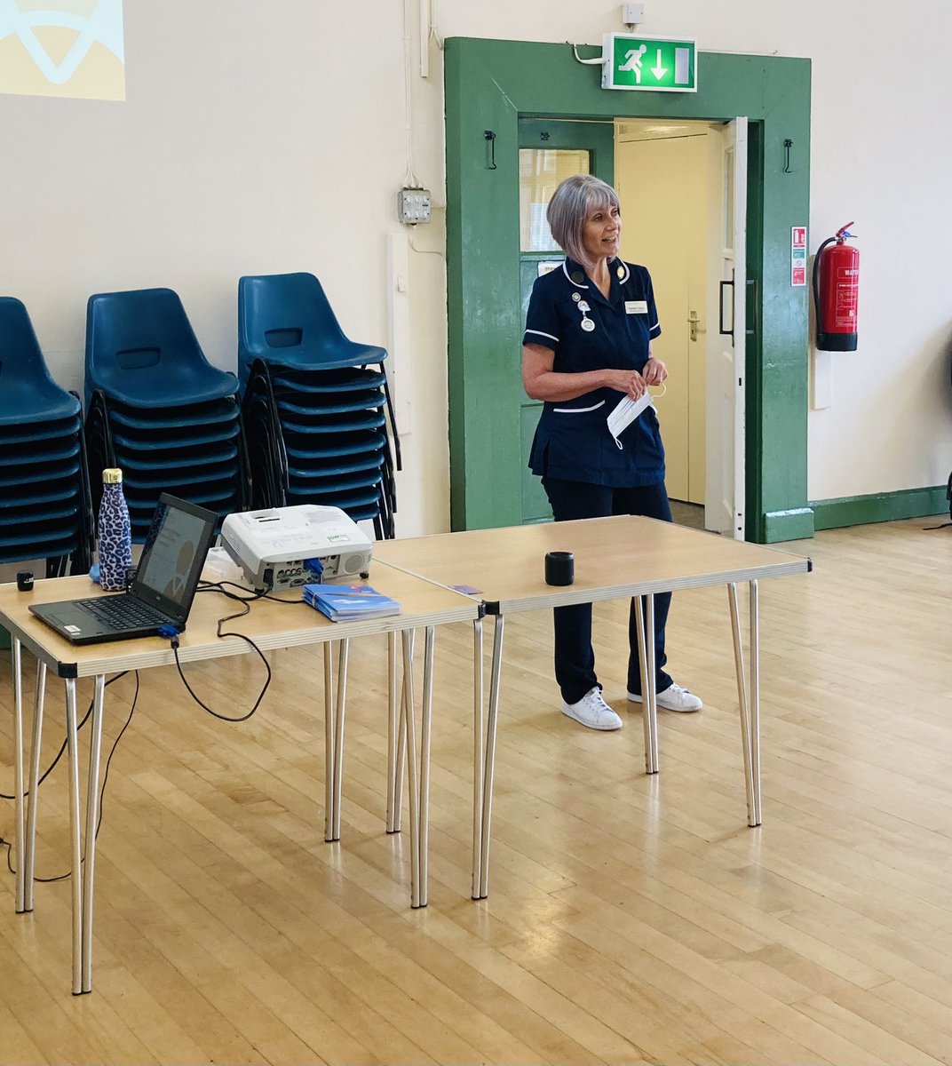 TraffordPRehab's tweet photo. Here is @HeatherHenry4 at one of our #pulmonaryrehab classes at St Alban’s Church Hall in #Altringham today explaining about @BreathStars and other community-based activities. 🚶🚶‍♀️🌳 🎼

@TraffordLCO https://t.co/tFYl0FIJVb