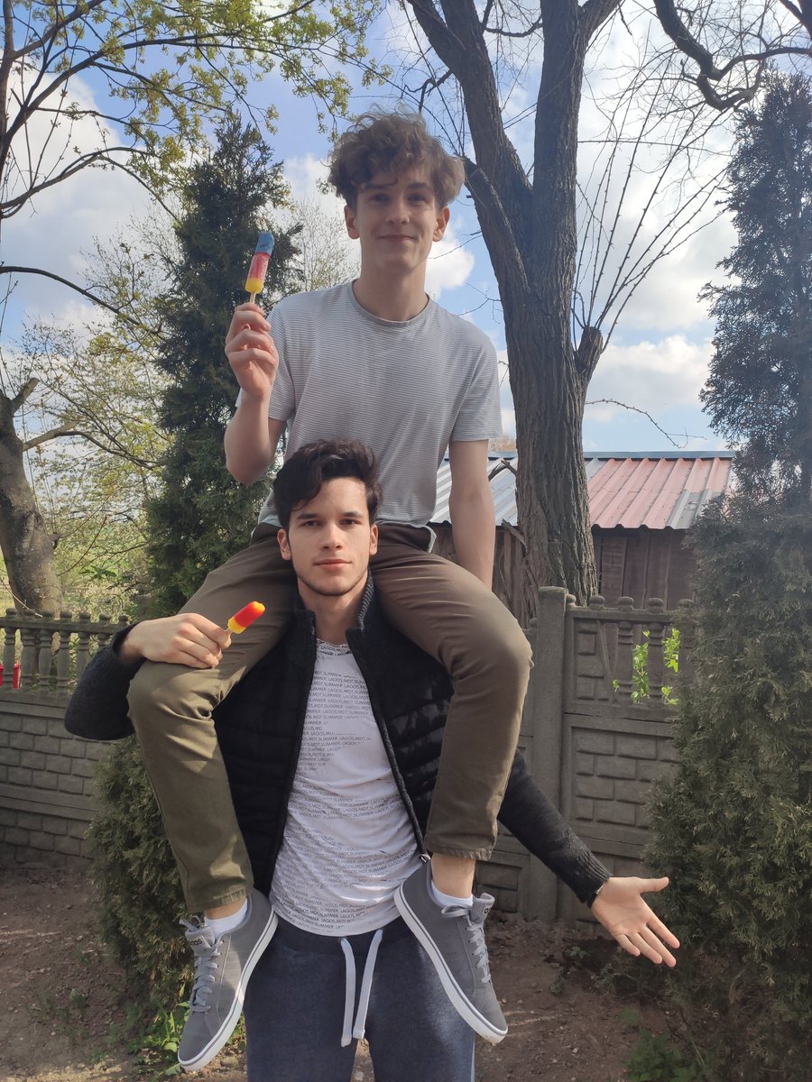 KamiKazecr_'s tweet photo. Chillin w/@RdRoofy 🐐 https://t.co/Ac90lsz9ei