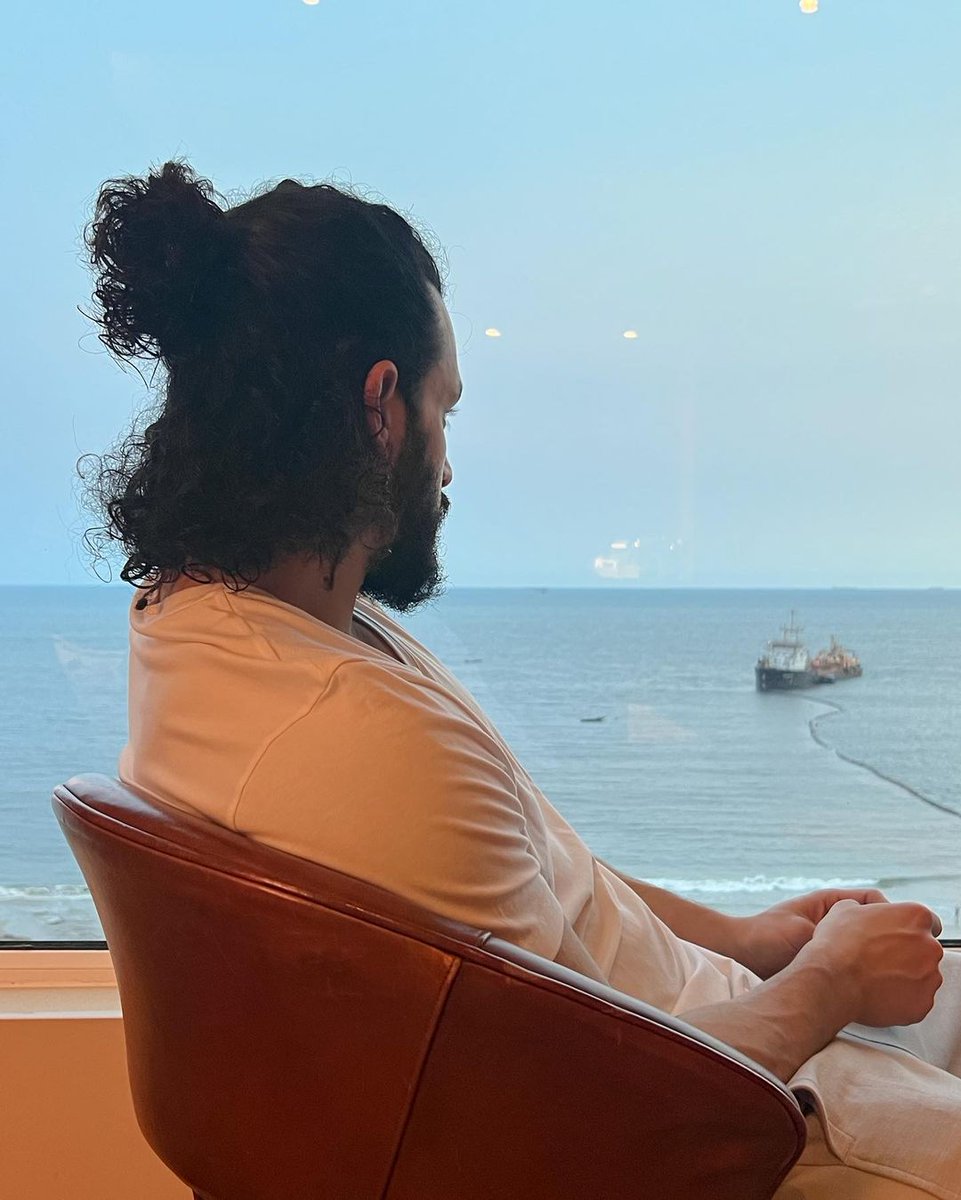 ayyagaareeNo1's tweet photo. The ocean is my vibe. There is always calm before the storm....🥵⚡😉
- @AkhilAkkineni8 via Instagram
#AkhilAkkineni
#AgentOnAug12th https://t.co/ub3hIeQw09 https://t.co/erBiJAEcmX