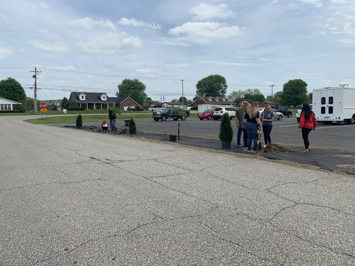 GCSDAlumni's tweet photo. Our Beautification Committee is back at it! 
We're adding to our work at GCHS. Special thanks to Andy Zabrieszack, Steve Logan, Carrie Davis, and our FFA students for their hard work! We can't wait to see what they have in store next!
Join us:
https://t.co/FUafNc3EwH https://t.co/647v6kDnkA