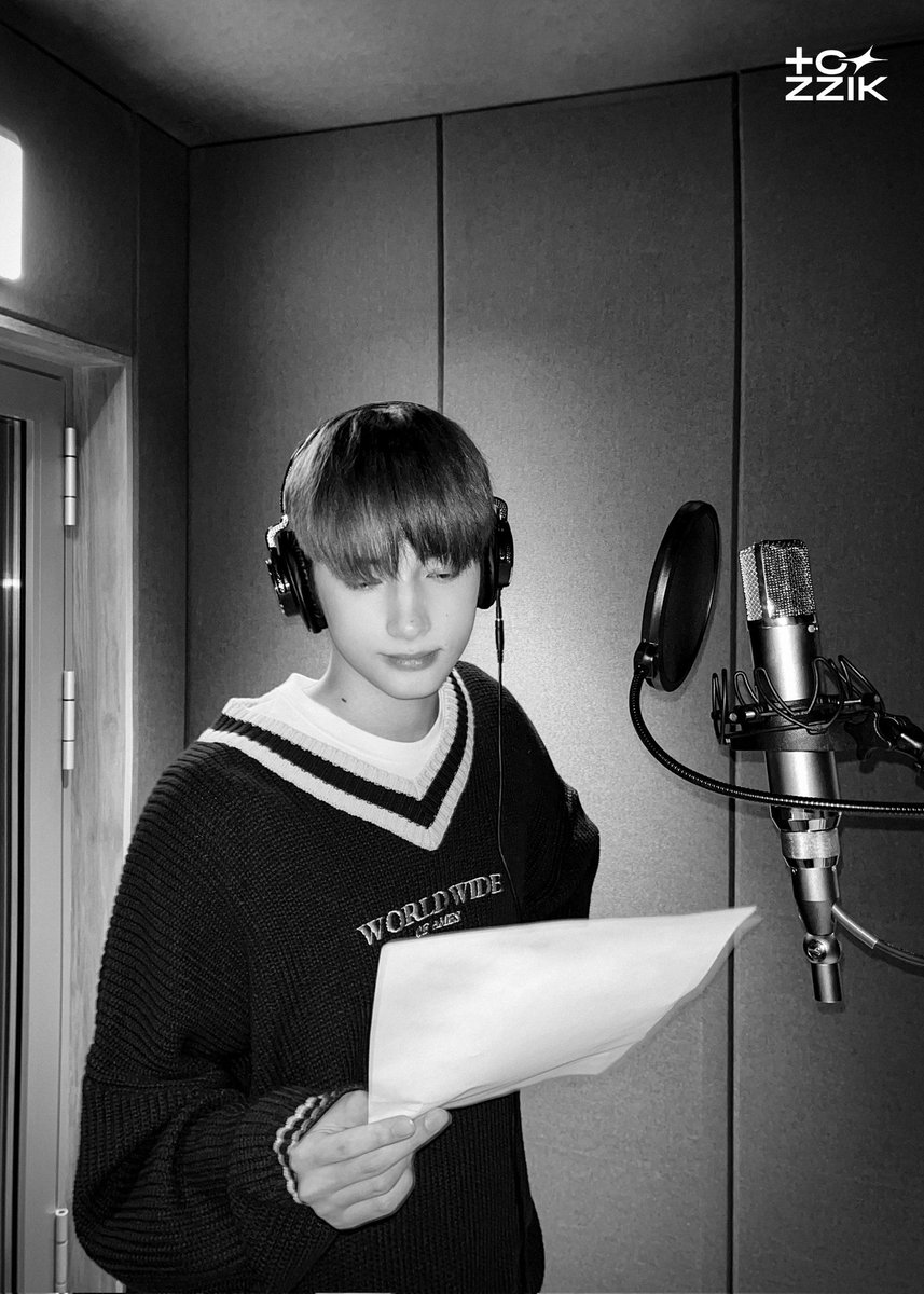 fomurth's tweet photo. ⠀⠀ Thursday's Child recording behind. https://t.co/567eP8cLKt